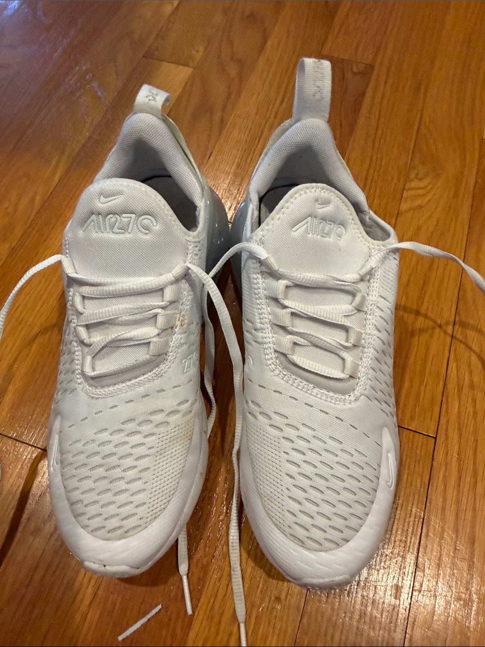 Nike Kids All-White Air 270 Lightweight Sneakers